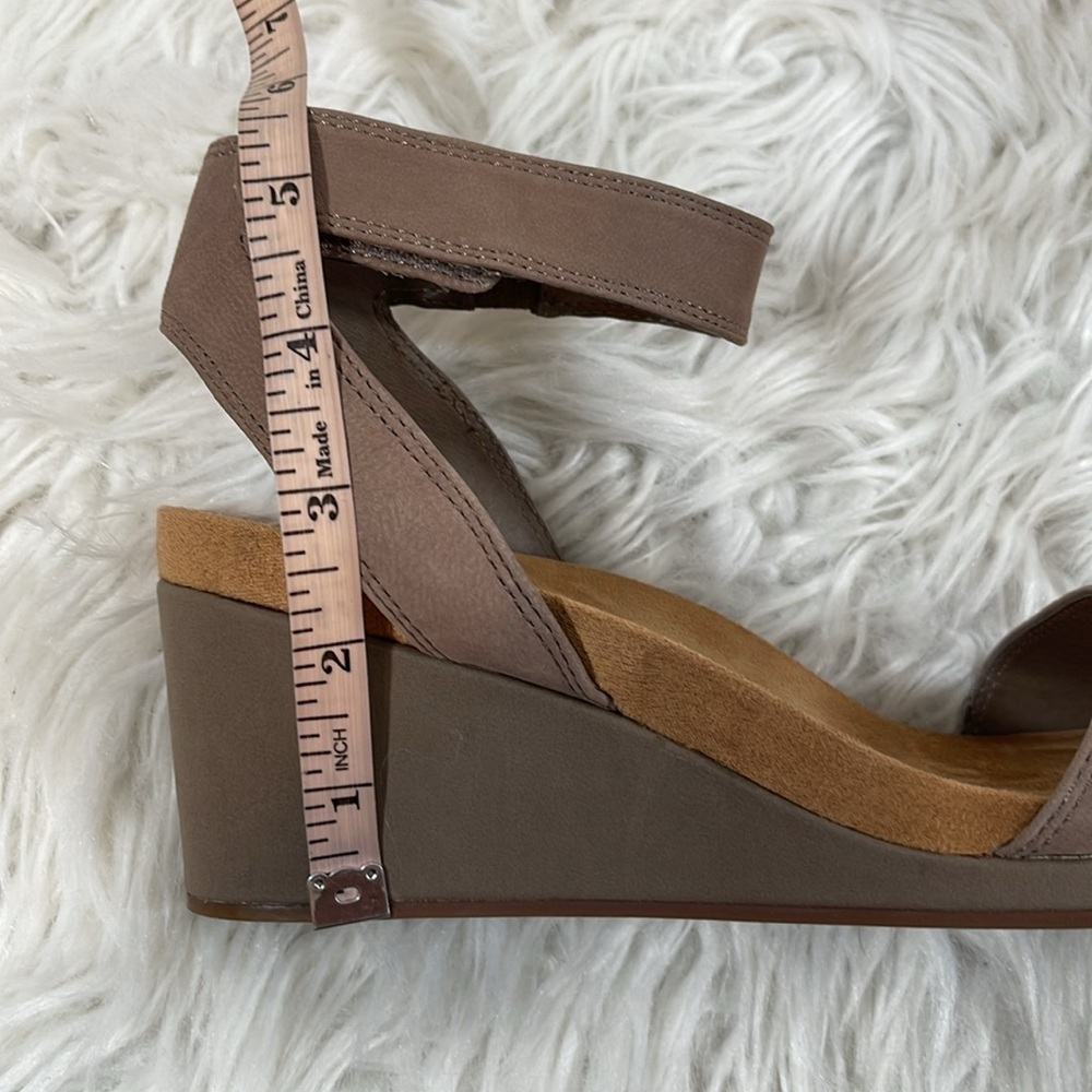 LUCKY BRAND Kanoa Taupe Suede Velcro Size 7 M Strappy 3” Wedge Sandals Tan/Brown - Picture 11 of 12